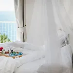 - Boutique 4*